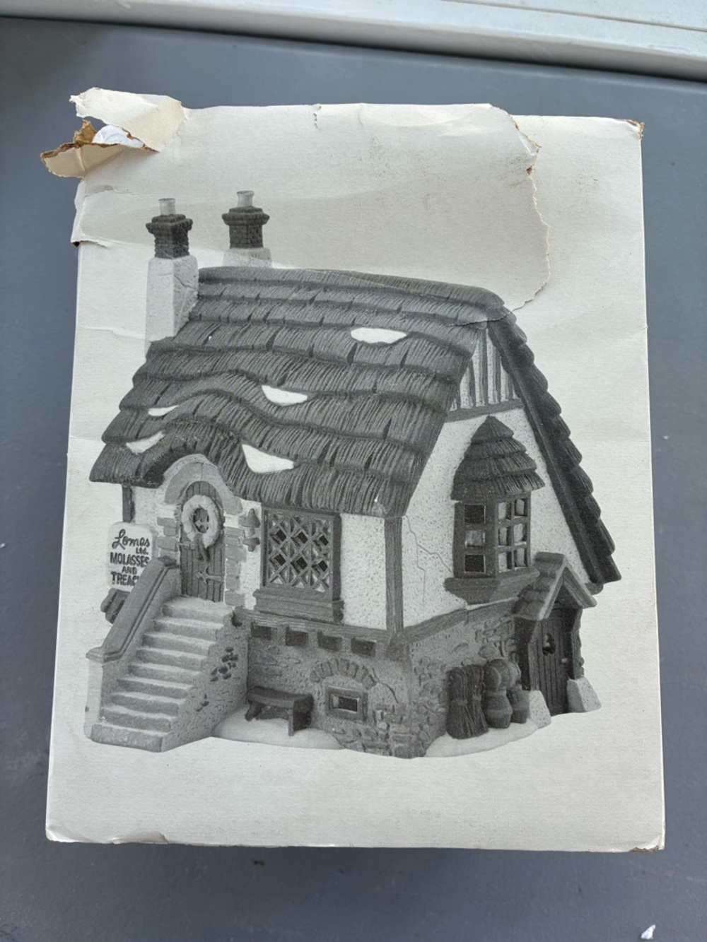 Dickens Village Series Lomas LTD. Molasses